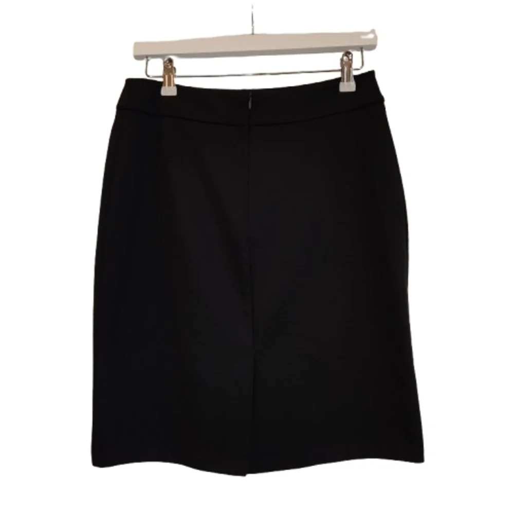 NWT New York & Company Stretch Navy Skirt Size 2 Back Slit Soft Minimalist Basic